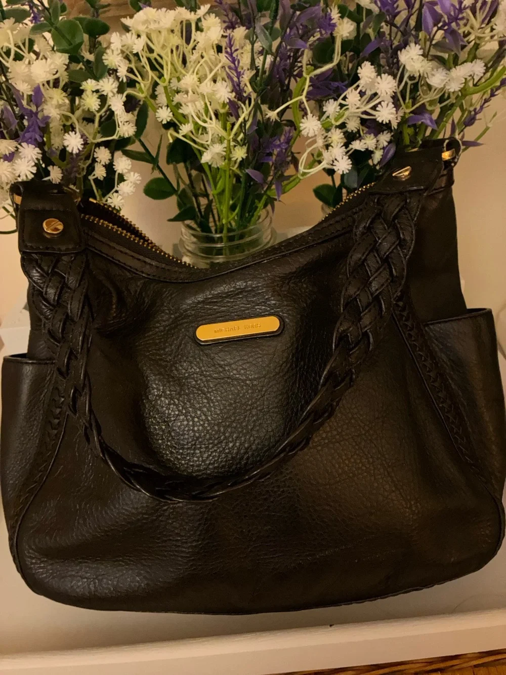 MICHEAL KORS BLACK LEATHER POCKET BOOK.